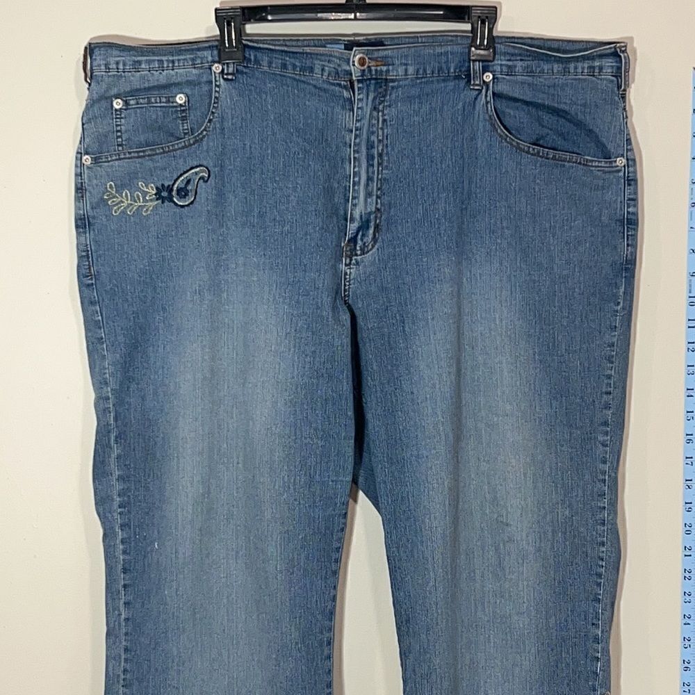 Avenue Blues Plus Size Stretchy Jeans. Size 26. - Picture 2 of 7
